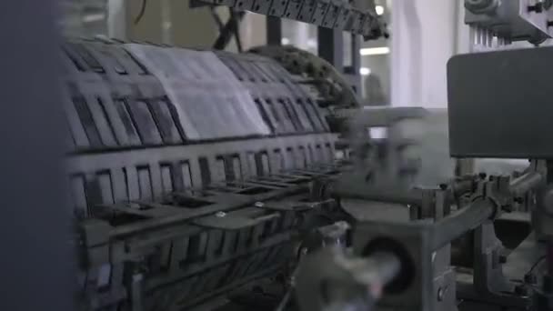 Máquina para a produção de guardanapos de gaze — Vídeo de Stock