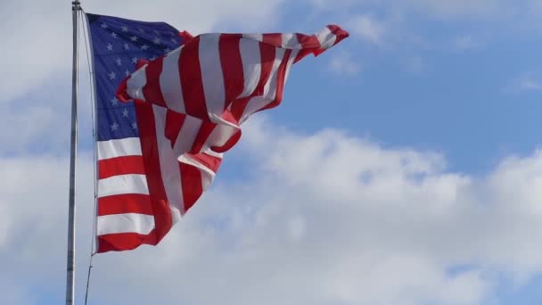 Gran bandera americana ondeando, cámara lenta de vídeo HD — Vídeo de stock