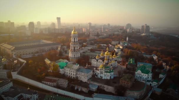 Panorama de Kiev près de Kiev-Pechersk Lavra, coucher de soleil — Video