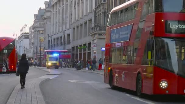 Ambulance with flashing lights on Oxford street — Stock Video