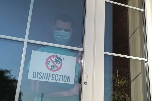 Наклейка Disinfection Власник Установи Приклеює Знак Словом Disinfection Близькими Дверима — стокове фото