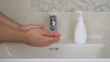 Coronavirüs enfeksiyonunu önlemek için el yıkama.