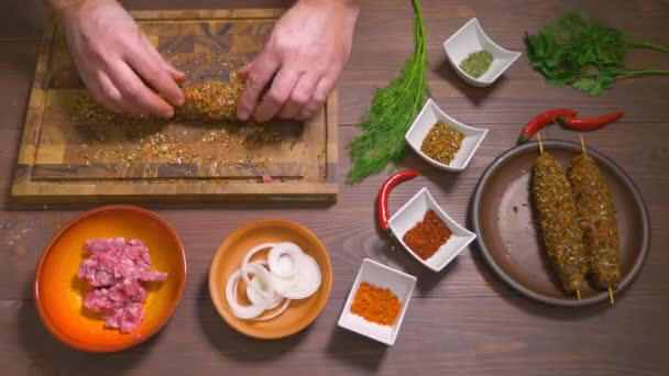 Proceso de hacer kebab lula, vista superior — Vídeos de Stock