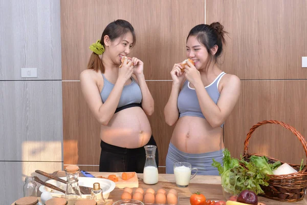 Pregnant women eat a healthy diet to stay healthy.