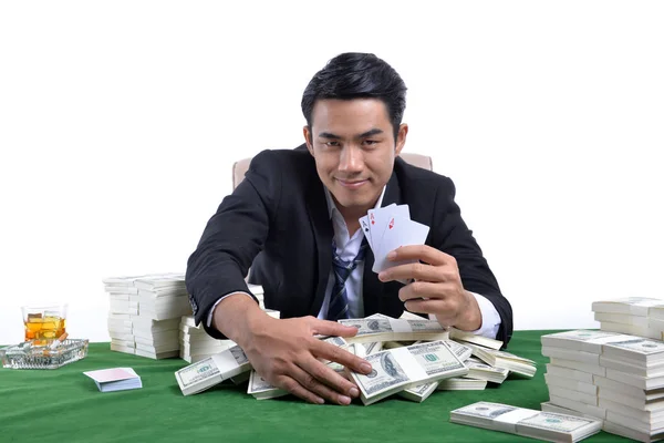 Азартные игры во многих странах легальны. Он пользуется популярностью у туристов . — стоковое фото