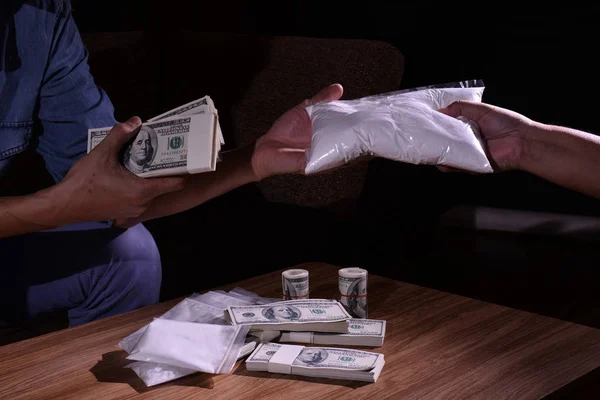Las drogas son una amenaza para la sociedad. El concepto de imagen involucra drogas . —  Fotos de Stock