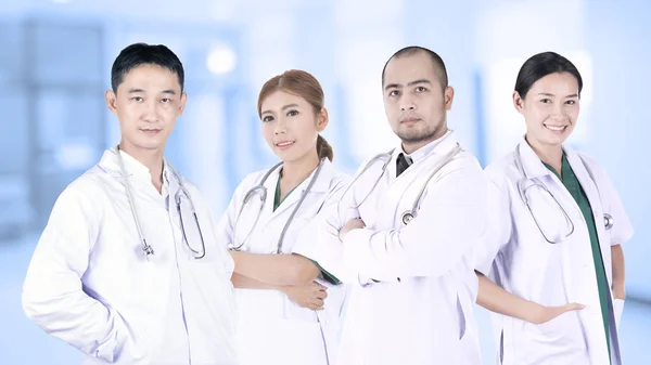 Team Arts Met Een Engagement Het Ziekenhuis — Stockfoto