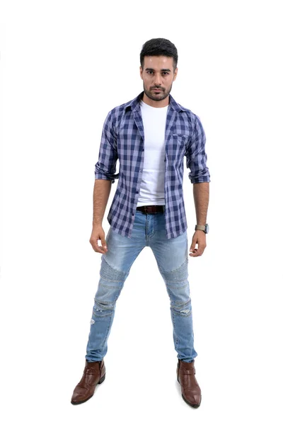 Beyaz bir arka plan üzerinde farklı ifadelerle yakışıklı adam.