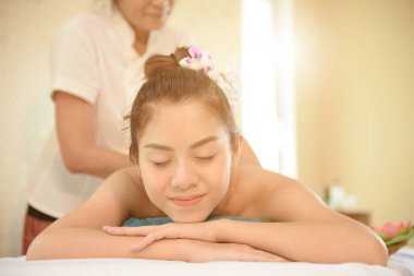 Spa ve masaj: Tay Masaj ve spa şifa ve relaxatio için
