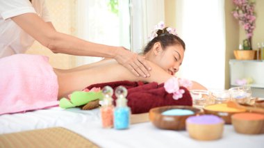 Spa ve masaj: Tay Masaj ve spa şifa ve relaxatio için