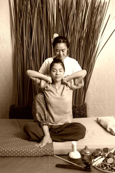 Spa and massage : Thai massage and spa for healing and relaxatio — Stock Photo, Image