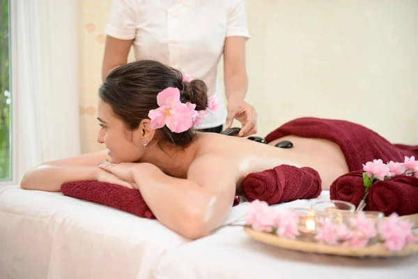 Spa och massage: Thai massage och spa för läkning och relaxatio — Stockfoto