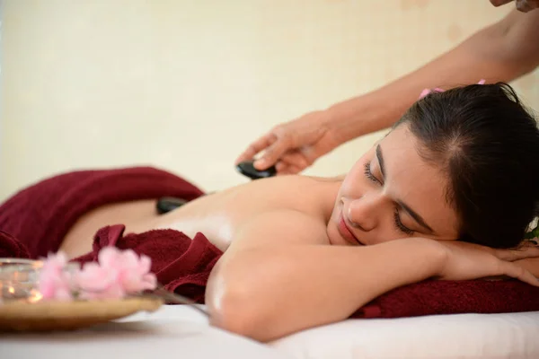 Spa and massage : Thai massage and spa for healing and relaxatio — Stock Photo, Image