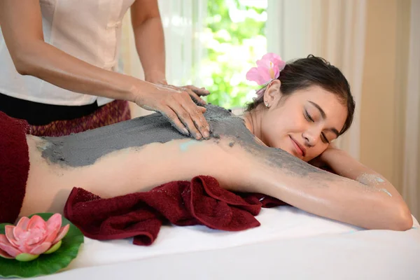 Spa e massagem: massagem tailandesa e spa para a cura e relaxação — Fotografia de Stock