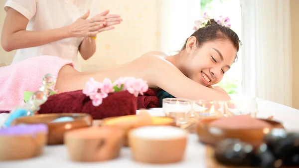 Spa and massage : Thai massage and spa for healing and relaxatio — Stock Photo, Image