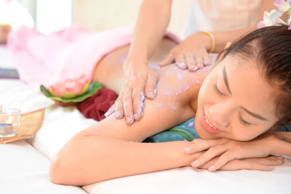 Spa e massaggi: massaggio tailandese e spa per la guarigione e il relaxatio — Foto Stock