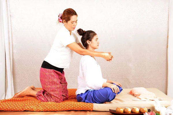 Спа-центр і масажний: тайський масаж і спа-центр для зцілення і relaxatio — стокове фото