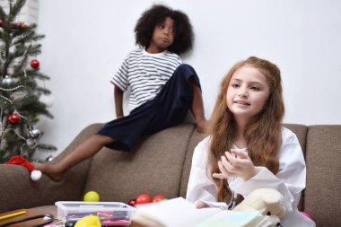 Oynayarak öğrenme çocukların ve becerileri geliştirmek.