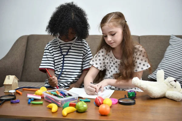 Oynayarak öğrenme çocukların ve becerileri geliştirmek.