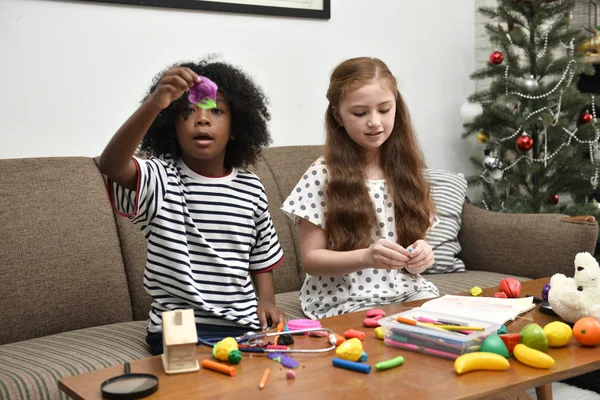 Oynayarak öğrenme çocukların ve becerileri geliştirmek.