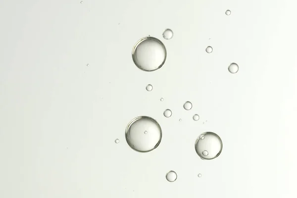 Bir bardak şampanya yükseldi