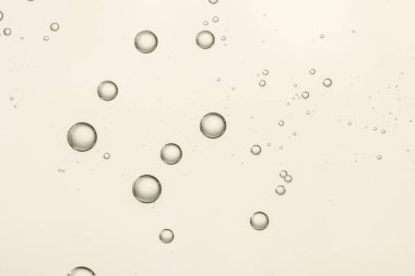 Bulanık bir arka plan üzerinde tonik