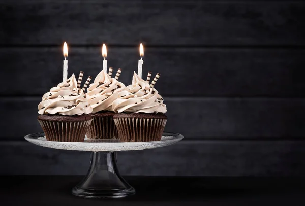 Cupcakes d'anniversaire au chocolat — Photo