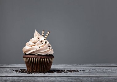 Buttercream buzlanma ile çikolatalı kek 