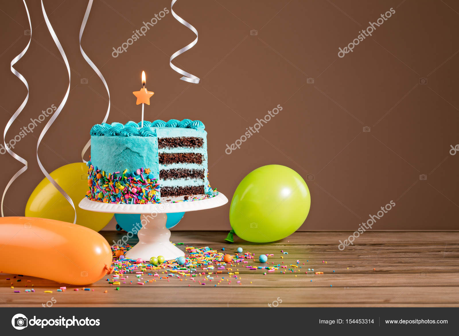 День рождения полностью. С днем рождения. Тортик с днем рождения. Открытка с днём рождения тортик. Поздравления с днём рождения торт.
