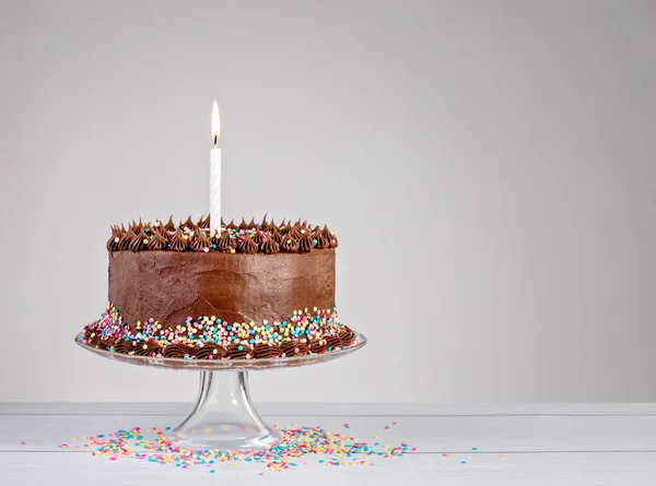 Torta di compleanno al cioccolato — Foto Stock