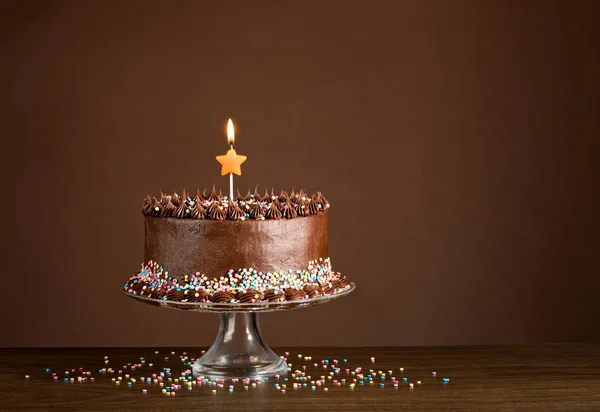 Torta di compleanno al cioccolato — Foto Stock