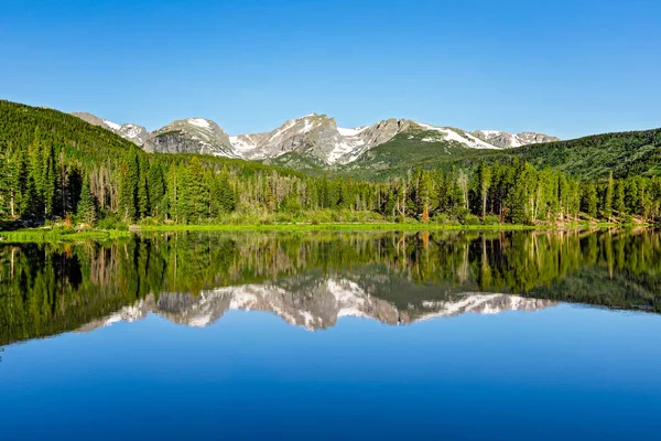 Sprague sjön morgon reflektion — Stockfoto