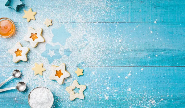 Abrikozenjam Linzer koekjes bakken — Stockfoto