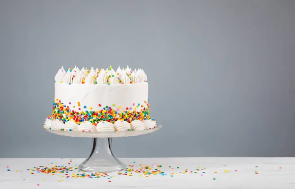 Tort urodzinowy z posypką — Zdjęcie stockowe