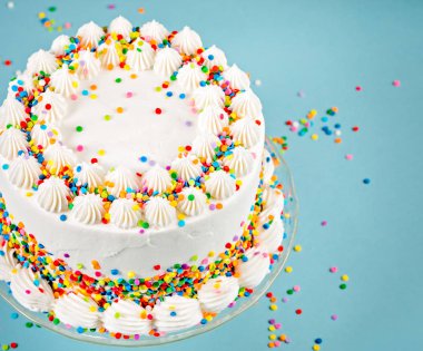 Doğum günü pastası sprinkles ile