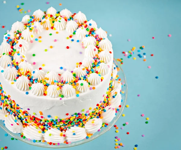 Torta di compleanno con spruzzi — Foto Stock