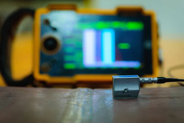 Plate Welding inspection by Ultrasonic Testing. Selective of probe. — Stock Photo, Image