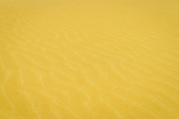 Patrón de arena amarilla de una playa — Foto de Stock