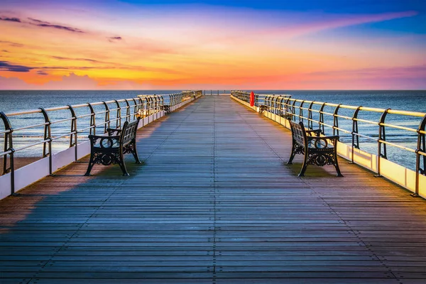 Sunset pier at Saltburn by the Sea, North Yorkshire, Royaume-Uni — Photo