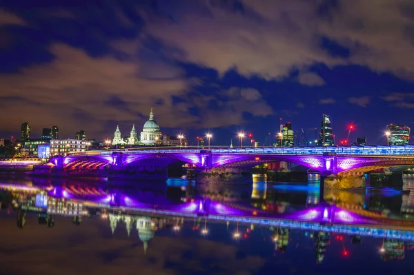 Blackfriars bridge bij nacht, London, Verenigd Koninkrijk — Stockfoto