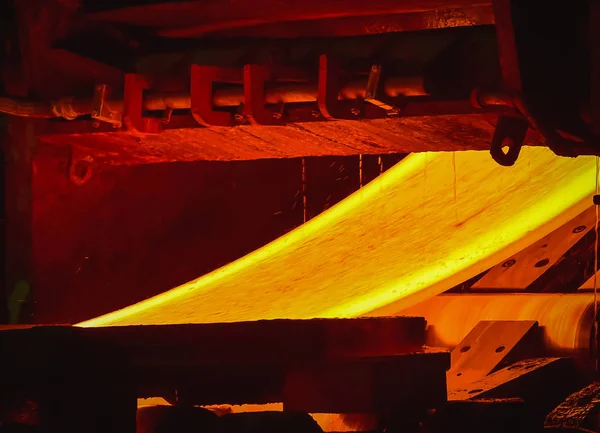 Proceso de acero laminado en caliente en la industria siderúrgica —  Fotos de Stock