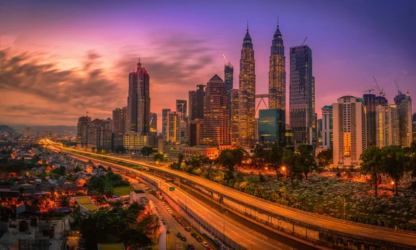 Cityscape of Kuala lumpur city skyline at sunthrise in Malaysia. — стокове фото