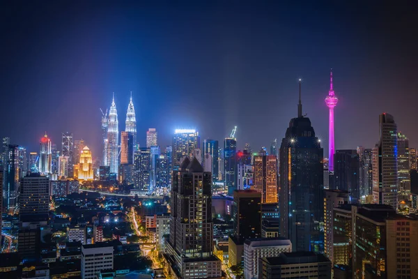 Stadtbild von Kuala Lumpur bei Nacht in Malaysia. — Stockfoto