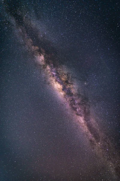 Landschaft mit Milchstraßengalaxie. Nachthimmel mit Sternen. — Stockfoto
