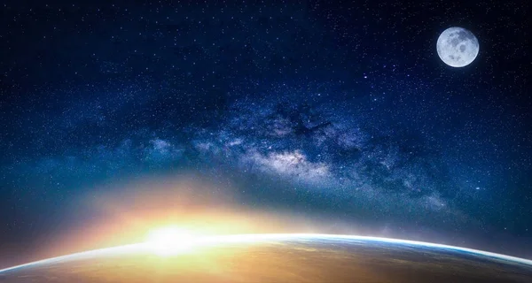 Samanyolu Galaksisi 'yle manzara. Samanyolu Galaksisi 'yle birlikte uzaydan gün doğumu ve Dünya görünümü. (NASA tarafından desteklenen bu görüntünün elementleri)