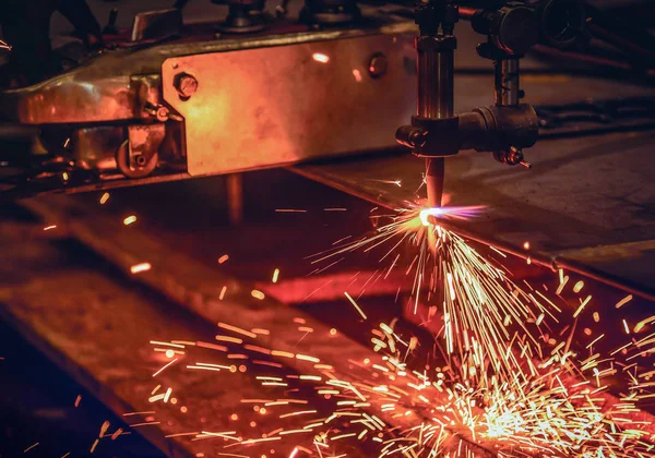 Placa Acero Corte Trabajador Con Antorcha Corte Soldadura Acetileno Chispas — Foto de Stock