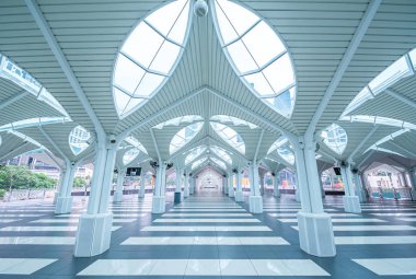 A-Syakirin camiinin içi, Kuala Lumpur, Malezya 'nın ünlü simgesi..