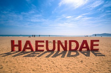 Busan, Kore - 21 Şubat 2020 Yazı HAEUNDAE Haeundae plajında Busan, Güney Kore 'de gündüz vakti.