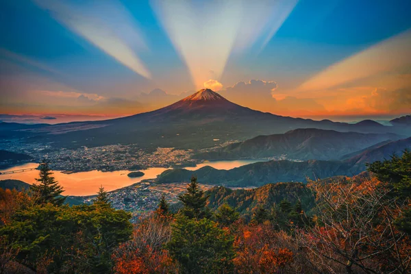 Imagen Paisajística Del Monte Fuji Sobre Lago Kawaguchiko Con Follaje — Foto de Stock