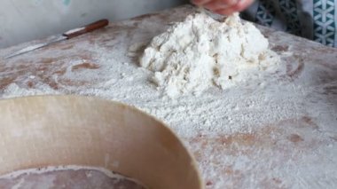 Kadın ev yapımı Daugh Kneads